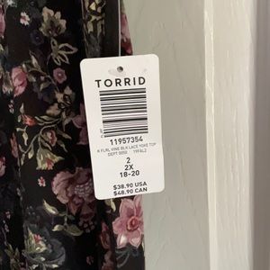 Black Torrid super soft top with flowers, black lace on top and back neckline.